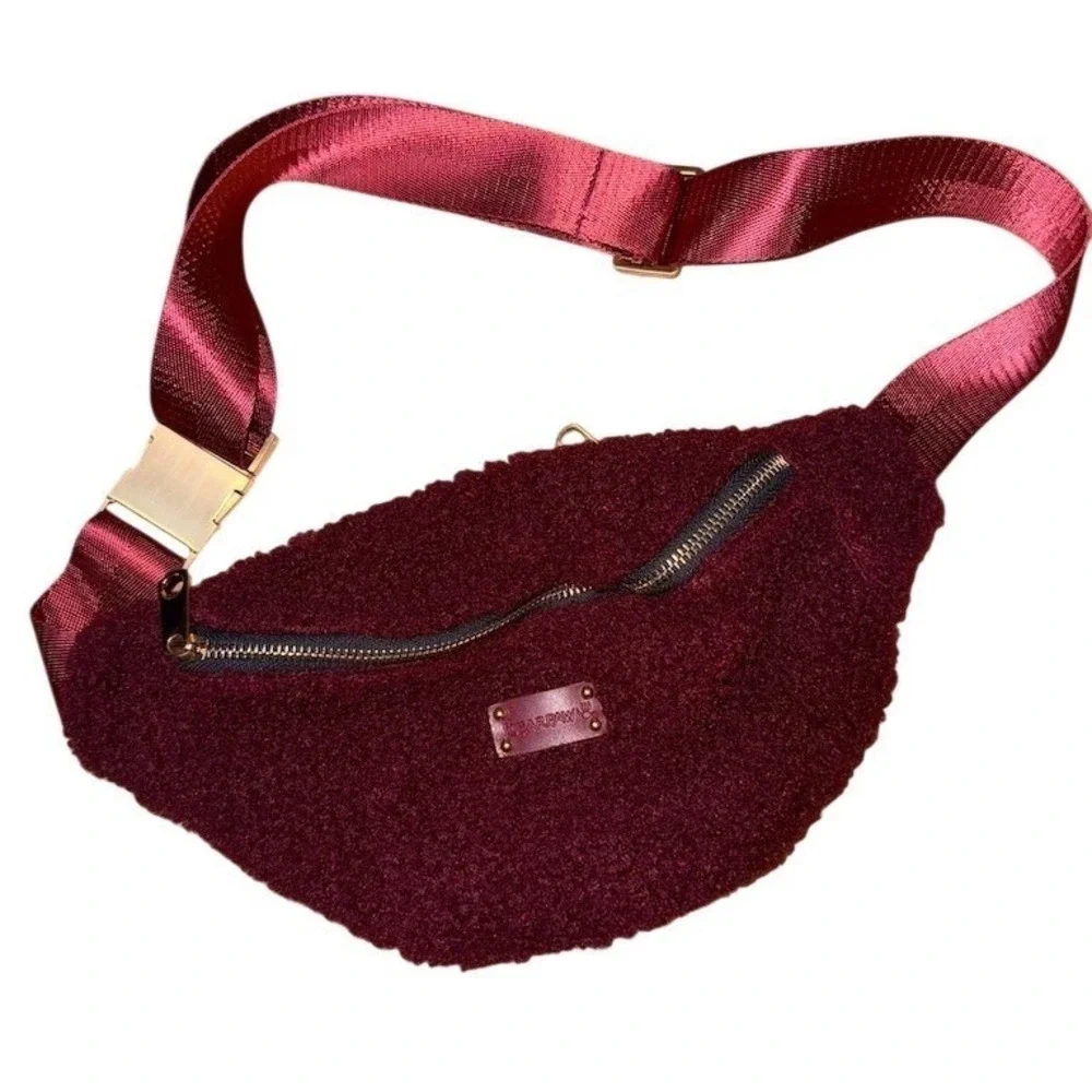 Bearpaw Fanny Pack Belt Bag Womens Burgundy Adjust Strap Gold Hardware‎ Sherpa